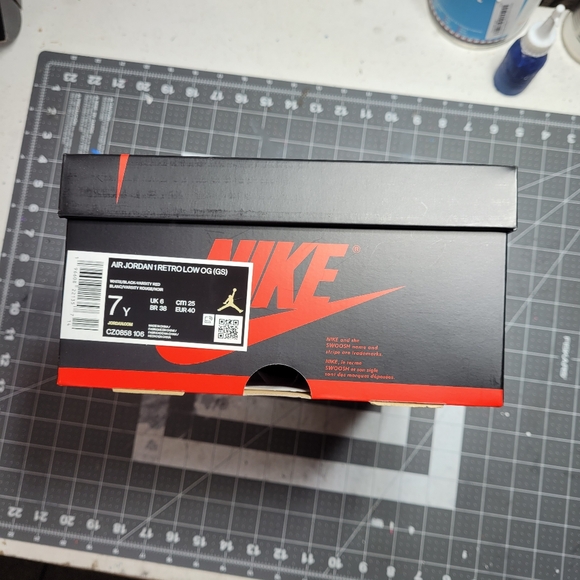 Nike Air Jordan 1 Low OG retro Size 7 youth - Picture 9 of 9
